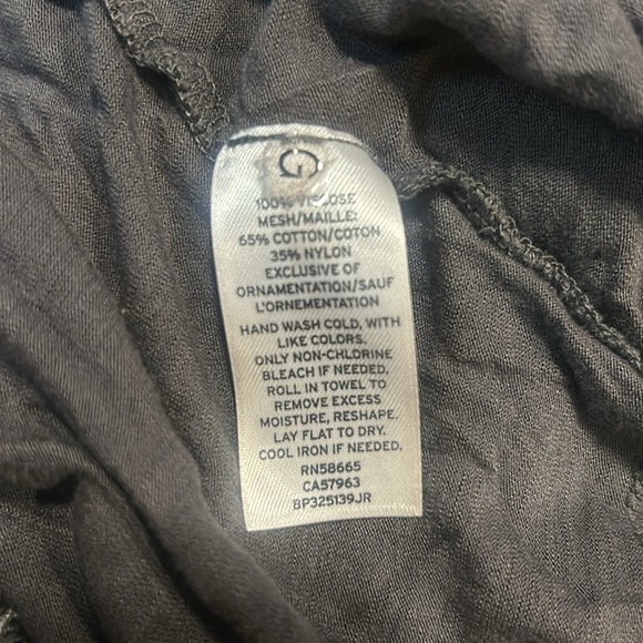 Sun & Shadow Women’s Embroidered Front Mesh Inset Keyhole Back Tank Size Medium - Picture 10 of 10